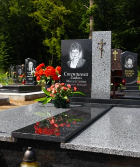 Памятник двойной 93